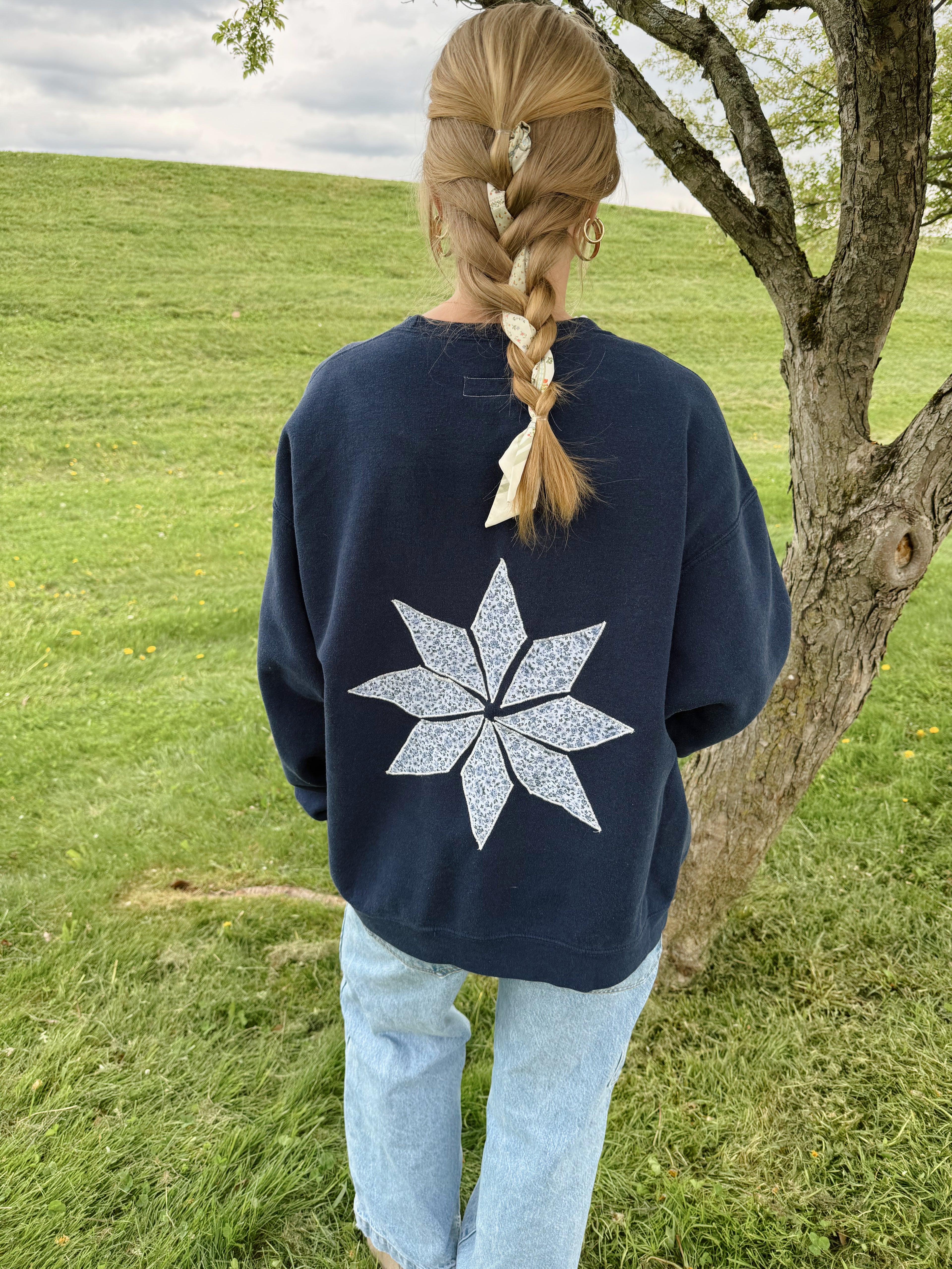 “MOM” appliqué crewneck